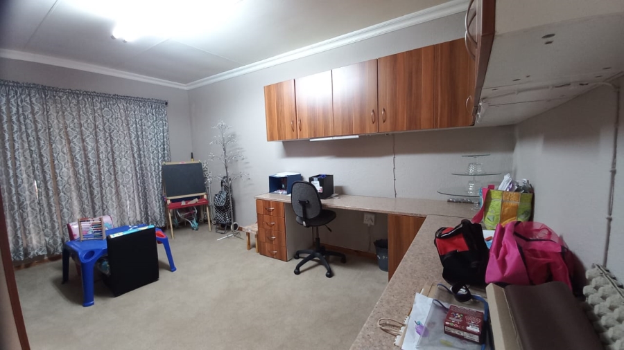 4 Bedroom Property for Sale in Van Der Hoff Park North West